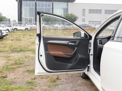 2020款 PLUS 1.6L 手动4G互联荣耀豪华版