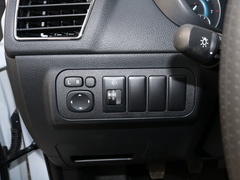 2019款 1.8L 手动都市型 5座 国VI