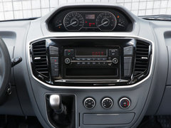 2019款 2.0T Plus 6挡手动傲运通短轴中顶5/6座