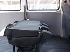 2019款 2.0T Plus 6挡手动傲运通短轴中顶5/6座