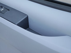 2019款 2.0T Plus 6挡手动傲运通短轴中顶5/6座