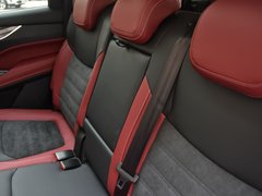2019款 1.5T 自动极客全配版 7座