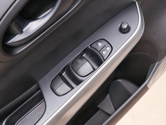 2019款 2.5L手动两驱舒适型国VI QR25