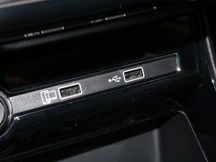 2020款 1.5L 手动4G互联领豪旗舰版