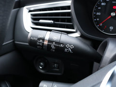 2020款 1.5L 手动4G互联领豪旗舰版