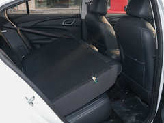 2020款 1.5L 手动4G互联领豪旗舰版