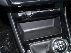 2020款 1.5L 手动4G互联领豪旗舰版