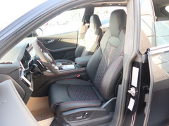 2021款 RS Q8 4.0T 尊享版