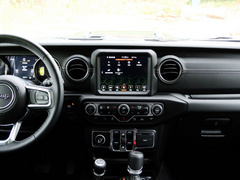 2021款 四门 2.0T 4xe 撒哈拉先行版