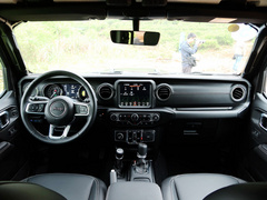 2021款 四门 2.0T 4xe 撒哈拉先行版