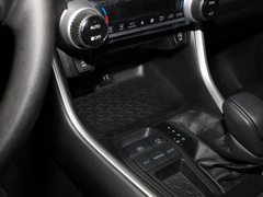 2020款 2.0L CVT两驱豪华版