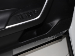 2020款 2.0L CVT两驱豪华版