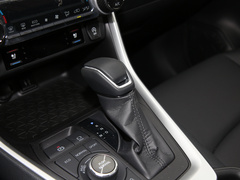 2020款 2.0L CVT四驱尊贵版