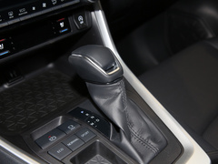 2020款 2.0L CVT两驱尊贵版