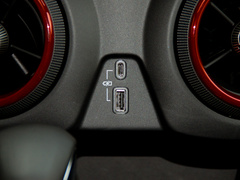 2020款 RS 650T Twin-Clutch四驱7座擎版