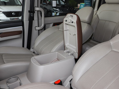 2020款 M5 1.6L 7座豪华型