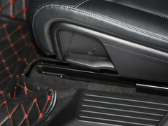 2020款 2.3T 汽油自动四驱豪华版 7座