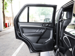 2020款 运动版 2.3T 汽油自动四驱豪华版 5座