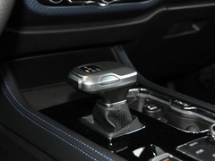 2020款 2.0T 自动四驱城市猎人版至尊型