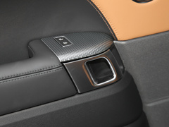 2021款 3.0 L6 耀黑版