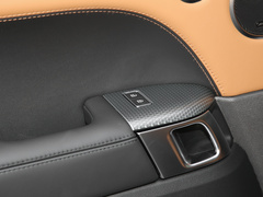 2021款 3.0 L6 耀黑版