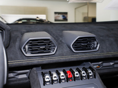 2021款 Huracán STO