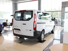 2019款 2.0T汽油多功能商用车短轴低顶6座 