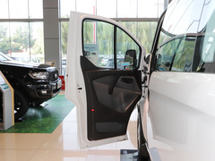 2019款 2.0T汽油多功能商用车短轴低顶6座 