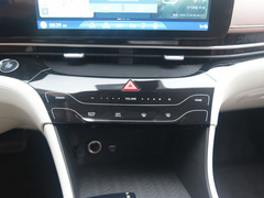 2021款 1.8L CVT尊贵版LUX