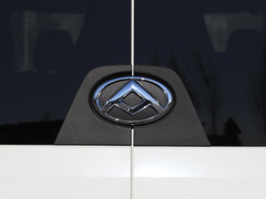 2020款 2.0T AMT运杰版前驱后单胎短轴中顶6座
