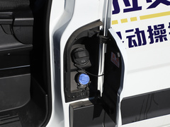 2020款 2.0T AMT运杰版前驱后单胎短轴中顶6座