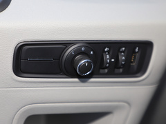 2020款 2.0T AMT运杰版前驱后单胎短轴中顶6座
