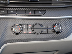 2020款 2.0T AMT运杰版前驱后单胎短轴中顶6座