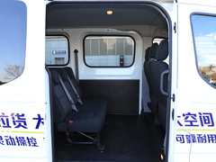 2020款 2.0T AMT运杰版前驱后单胎短轴中顶6座