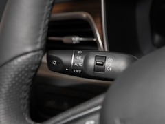 2022款 2.0T DCT两驱智联旗享版 五座