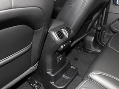 2021款 2.0T 撒哈拉四门版