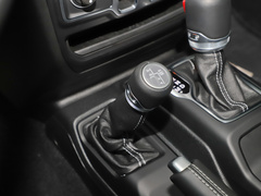 2021款 2.0T 撒哈拉四门版