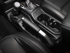 2021款 2.0T 撒哈拉四门版
