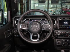 2021款 2.0T 撒哈拉四门版