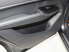 2020款 1.5T 自动旗舰型头等舱