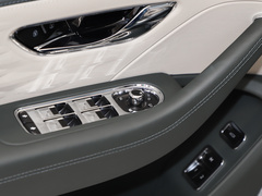 2022款 4.0T V8 标准版
