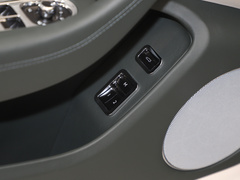 2022款 4.0T V8 标准版