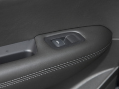 2021款 2.0T 六座四驱豪华型