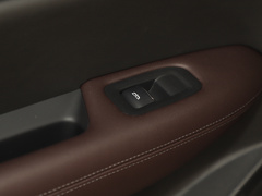 2021款 2.0T 七座四驱豪华型