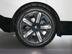 2022款  xDrive40