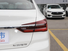 2021款 1.5L 自动铂金版