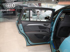 2022款 40 e-tron 星耀型 锦衣套装