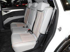 2022款 40 e-tron 星耀型 锦衣套装