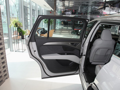 2022款 40 e-tron 星耀型 锦衣套装