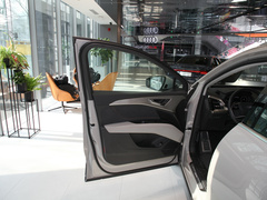 2022款 40 e-tron 星耀型 锦衣套装